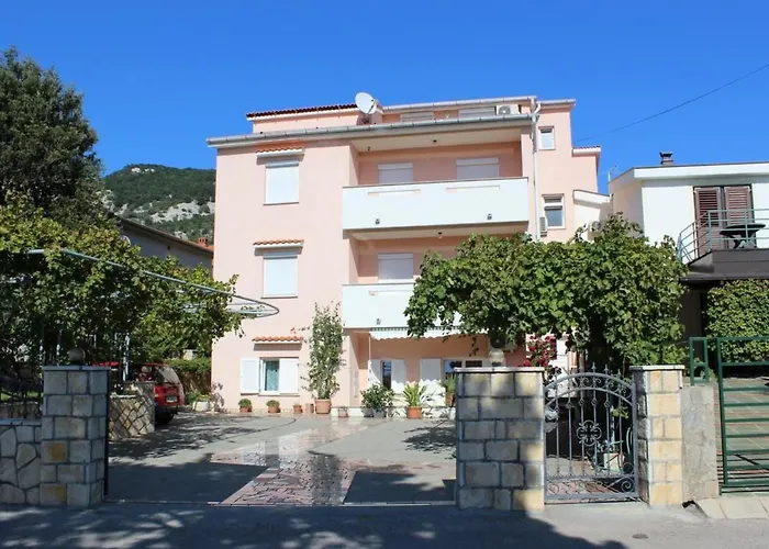 In Mit Eigenem Balkon By Interhome דירה