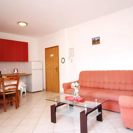 Apartament In Mit Eigenem Balkon By Interhome