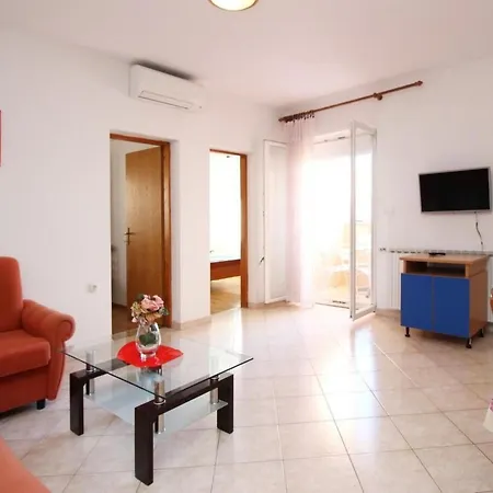 In Mit Eigenem Balkon By Interhome Apartament