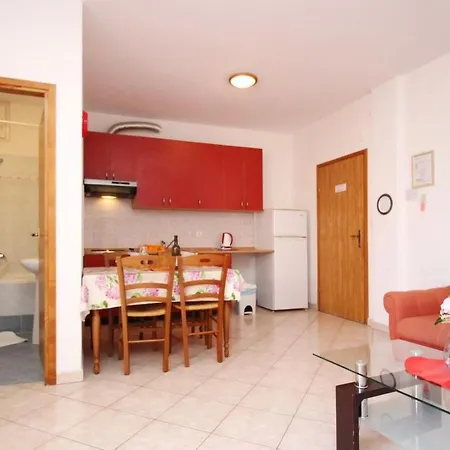 Apartament In Mit Eigenem Balkon By Interhome